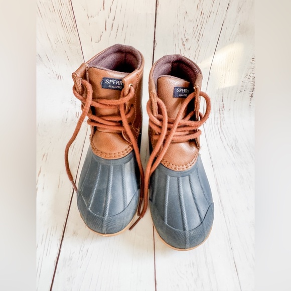 Sperry Boys Size 11M Duck Boot Brown Leather with Blue waterproof bottom - Picture 2 of 7